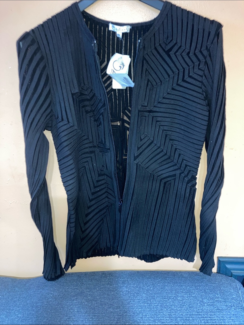 Obstinee Black Geometric Pleat Long-Sleeve zippered coat/sweater - Picture 6 of 8